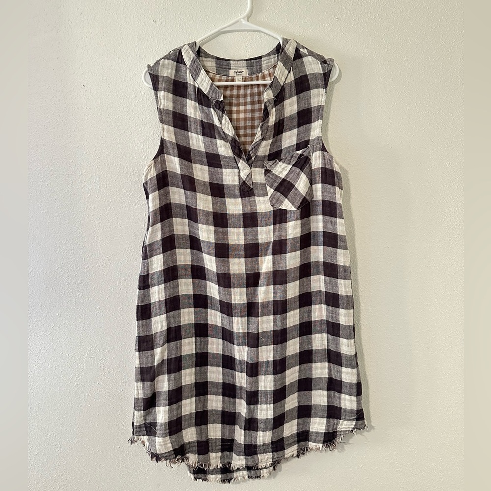 Sleeveless dress